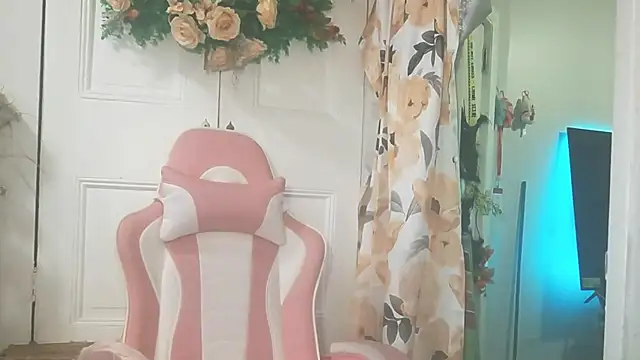 nastydianastrips webcam