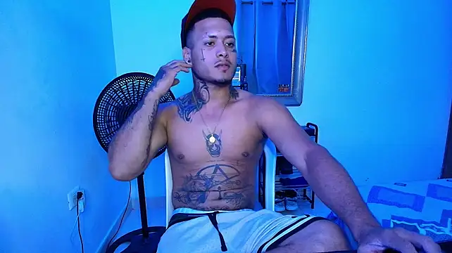 crow_black00 live cam on StripChat