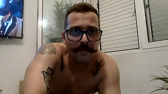 yanick931 live cam on StripChat