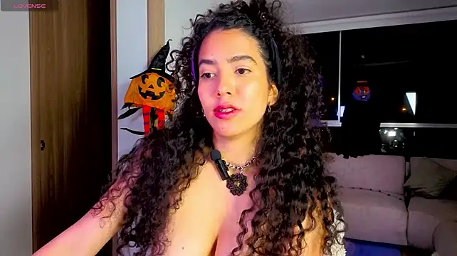 AlizPerroni02 webcam stripchat model stream image