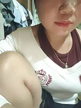 Naava_sexy