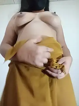 SLshaamini96 live now