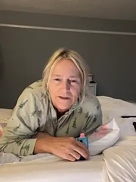 Blondnboujee53