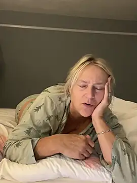 Blondnboujee53