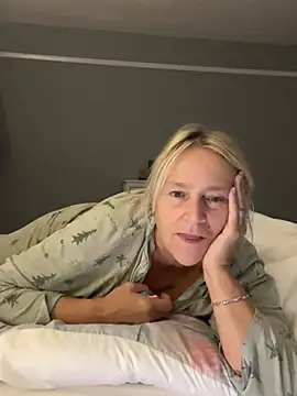 Blondnboujee53