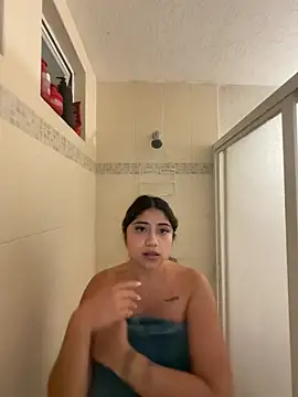 Monica17 live Stripchat room