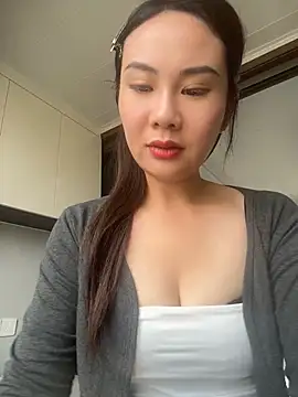 Yioyio-666 webcam