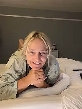 Blondnboujee53
