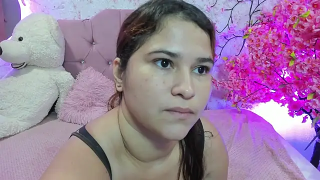 Emma_Camil_ live cam preview