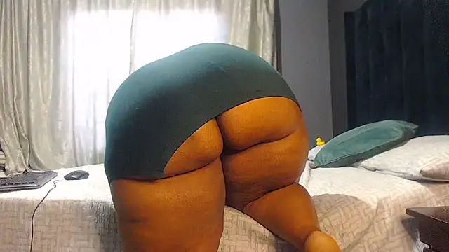 SEXYHUGEASS21