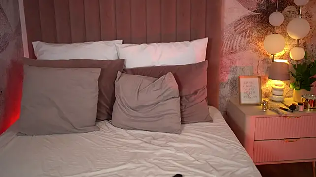 AriaHeart live cam room