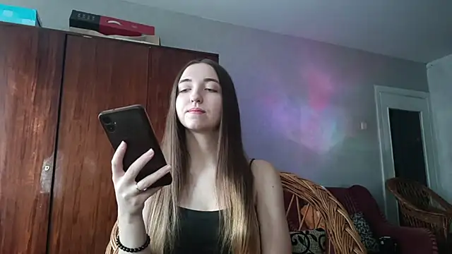 WynonaFarhat live cam room