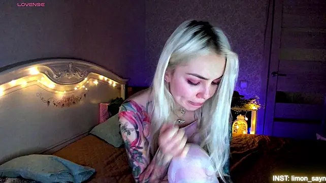 LillyMoure_ live cam room