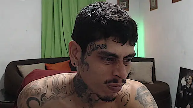 alpha_zom live cam on StripChat