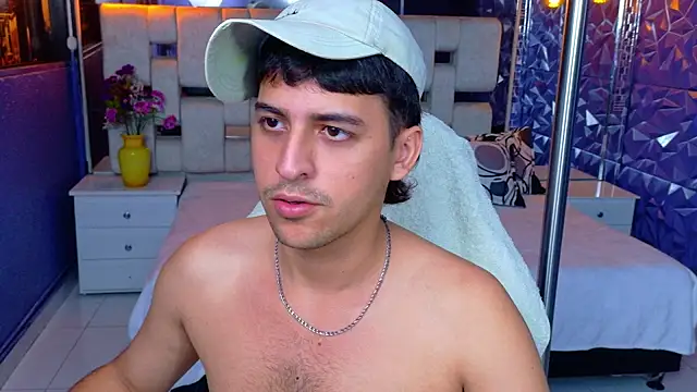 ian_sprouse live cam on StripChat