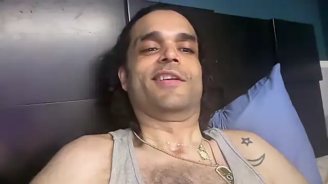 icebergslim281 live cam on StripChat