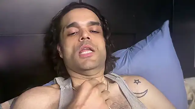 icebergslim281 live cam on StripChat