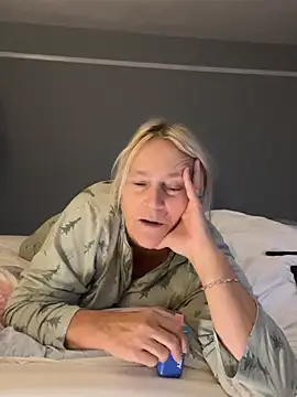 Blondnboujee53