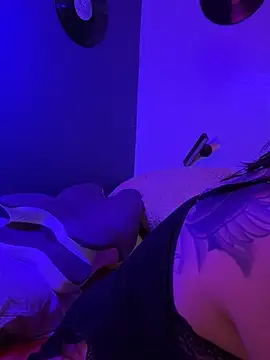 miacanela_xo