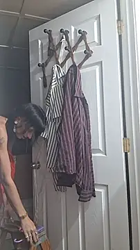 whitetrashdirtyslut live cam on StripChat