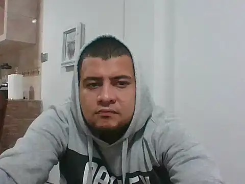 Antonio120501 live cam on StripChat