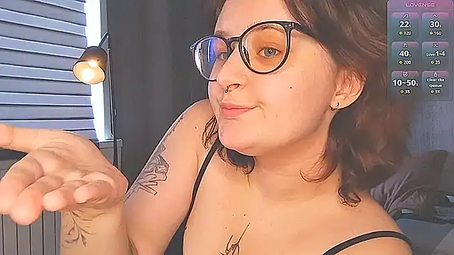 LilyRavelle webcam