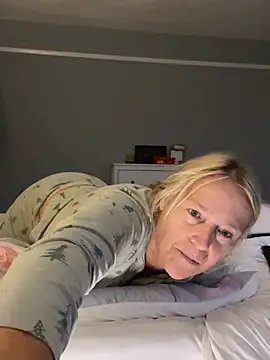Blondnboujee53