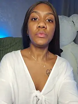 Eva_Nahomi