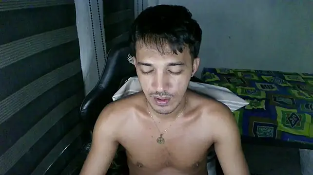 Rowy_Cam live cam on StripChat