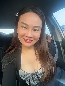 Yioyio-666 webcam stripchat model stream image