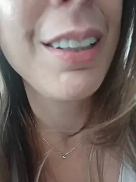 Maya-Parllo live sex cam