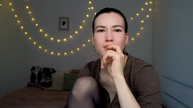 AliciaNewell live cam on StripChat