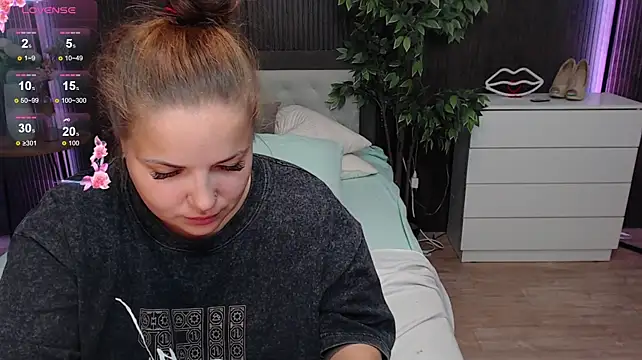 Crazyy_girl_ live cam on StripChat