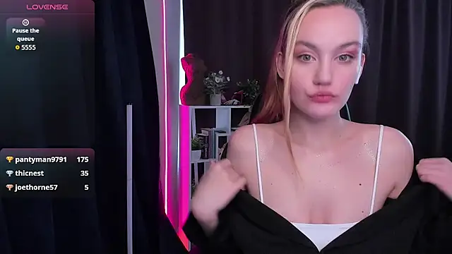 Ida_FaneStain live cam on StripChat