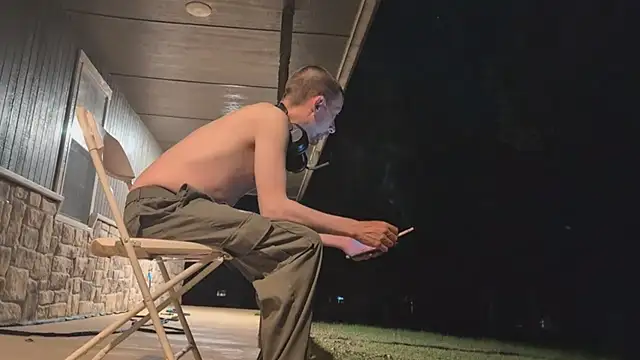 Opondestre00420 live cam on StripChat