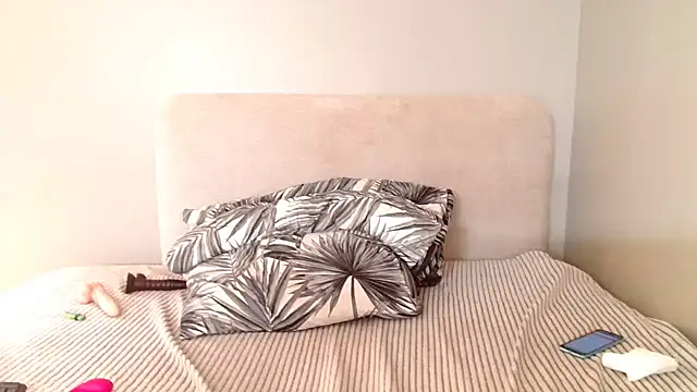 BUSTYQUEEN56_