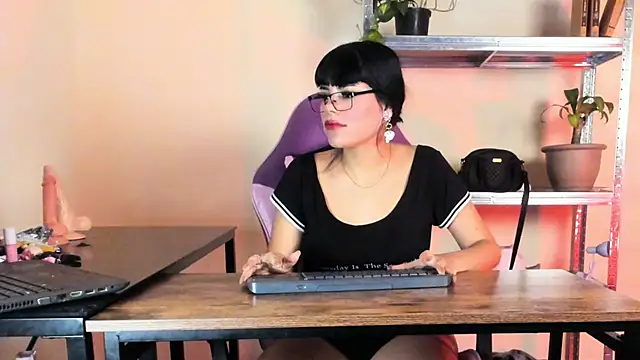Veronica_office