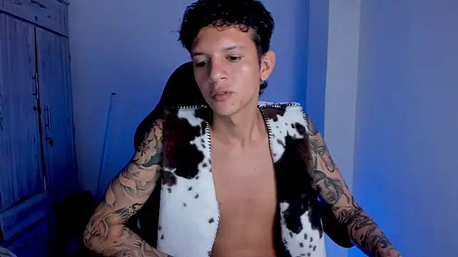 tylerrnova live cam on StripChat