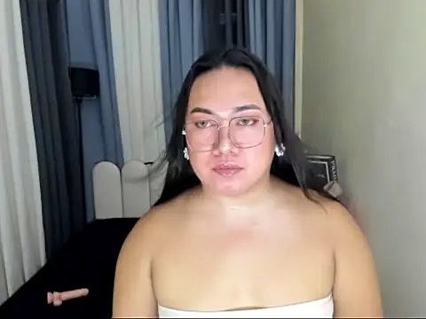 Cassiefoxx live cam on StripChat