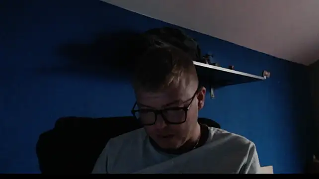 blondeboy92 live cam on StripChat