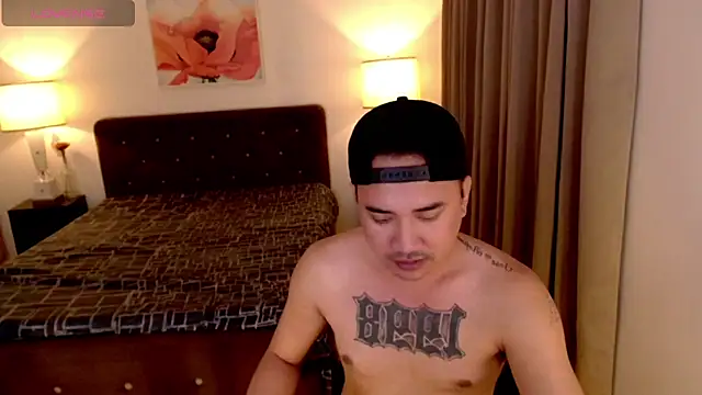 ExtraLarge_Ron live cam on StripChat