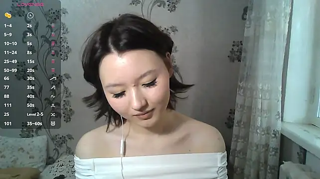 QuyenLuellen webcam stripchat model stream image