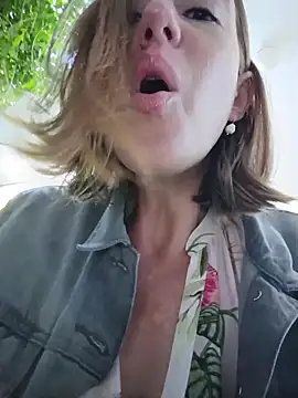 TopsyWilde Live Webcam on Stripchat