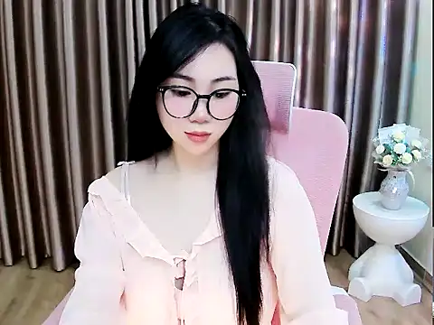 Helen_202 live cam on StripChat