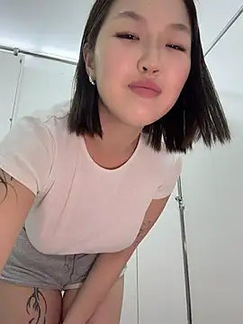 CreamPuff- live Stripchat room