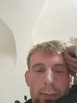 thomasshelin live cam on StripChat