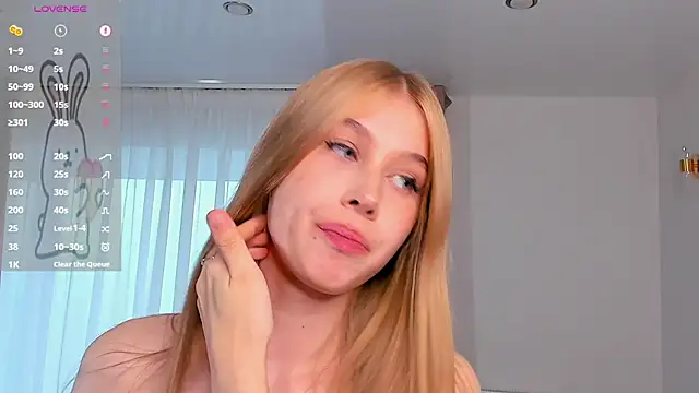 JunieAmert webcam