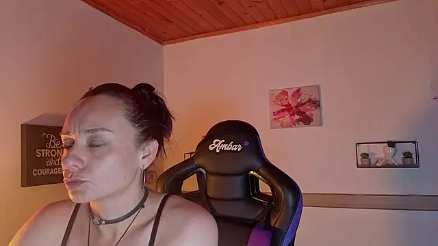 saray_glow webcam
