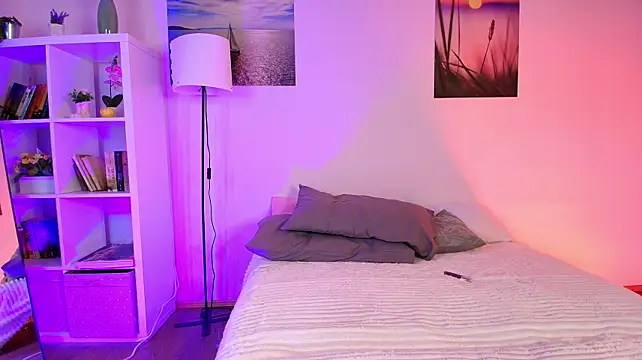 Moradeyne webcam stripchat model stream image