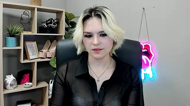 SweetLilyxo live cam on StripChat